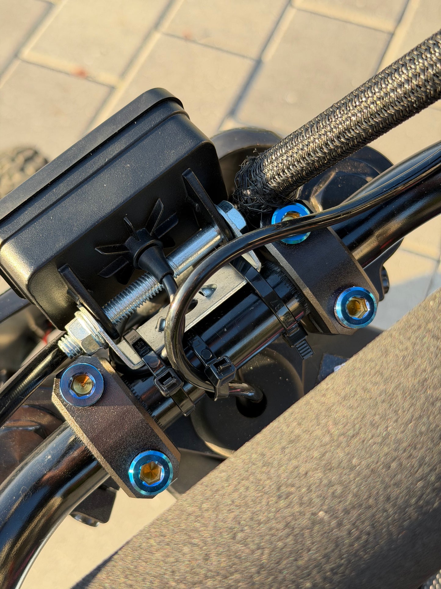 Tuttio Stem titanium bolts