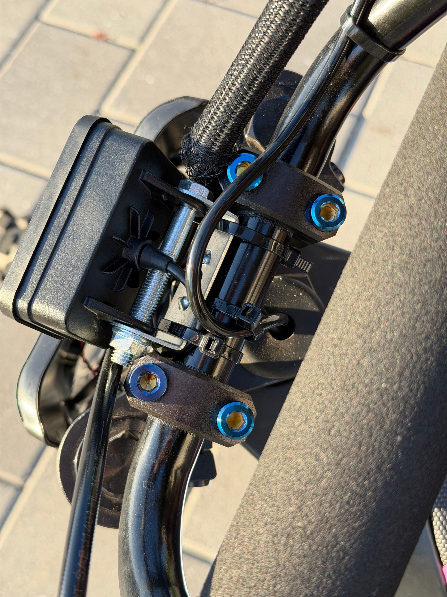 Tuttio Stem titanium bolts